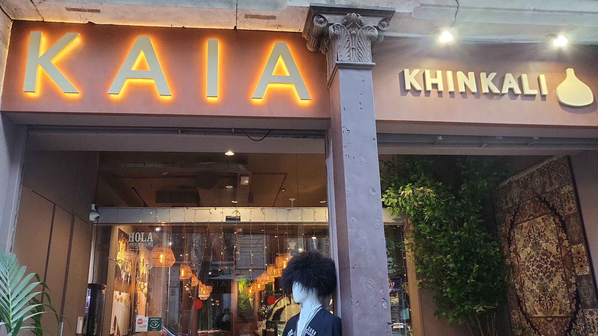 Interior del restaurante KAIA en Barcelona