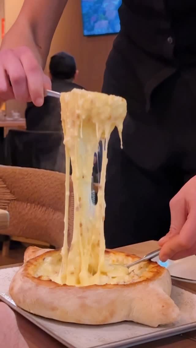 A miracle of Georgian cuisine: Adjarian khachapuri